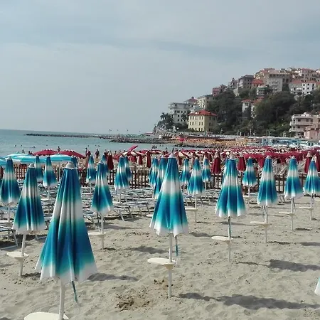 Lägenhet Vacanze Mirko Borgo Marina Imperia